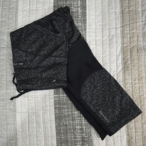 Nike Dri-FIT Womens Capri Leggings black and gray Size M